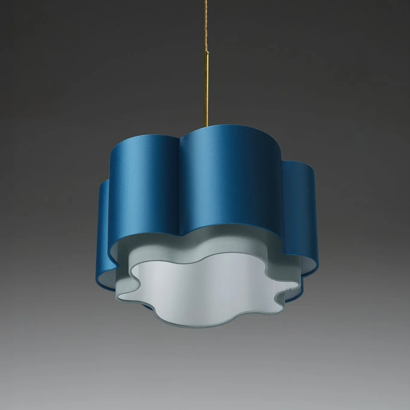 Lampada a sospensione Phlox Blue di Marta Laudani