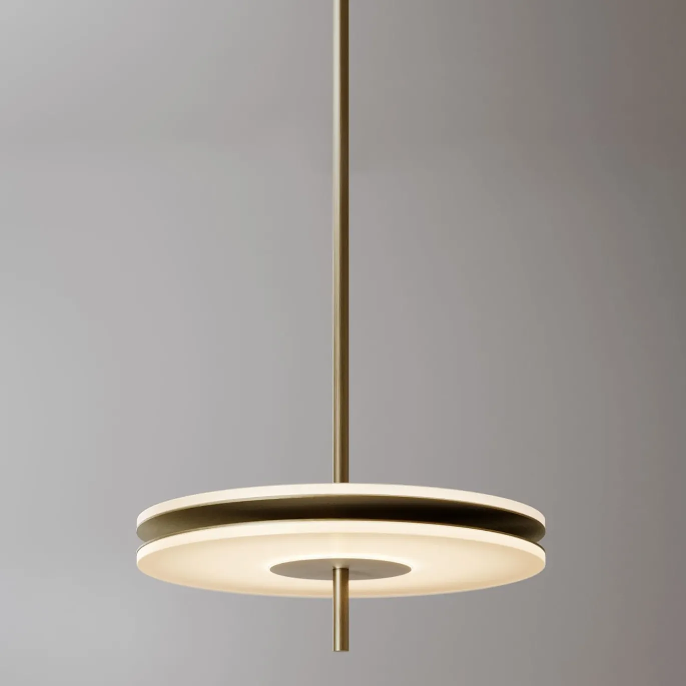 Lampada a sospensione Soul in ottone brunito chiaro