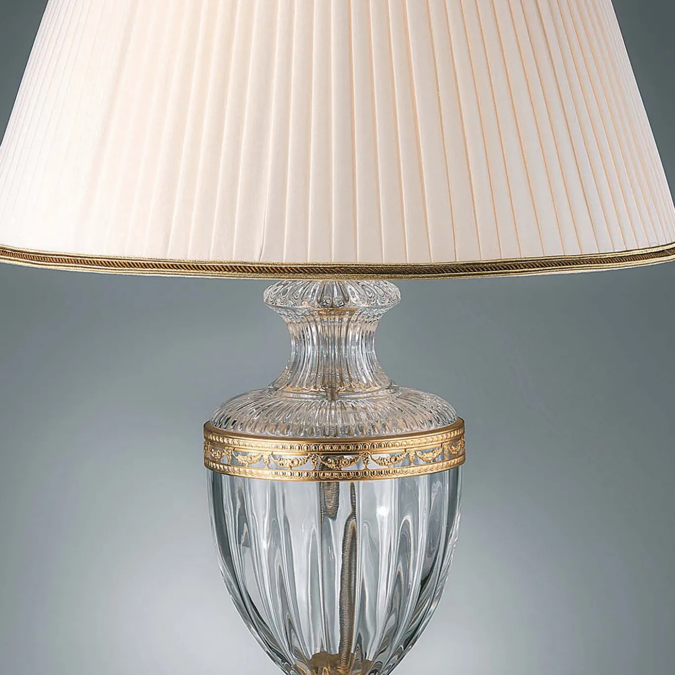 Lampada da comò in oro 24 carati e bianco