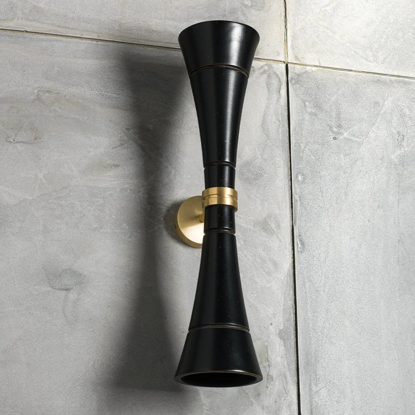 Lampada da parete a cono