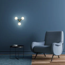 Lampada da parete a 3 luci in ottone spazzolato Nabila di Corrado Dotti