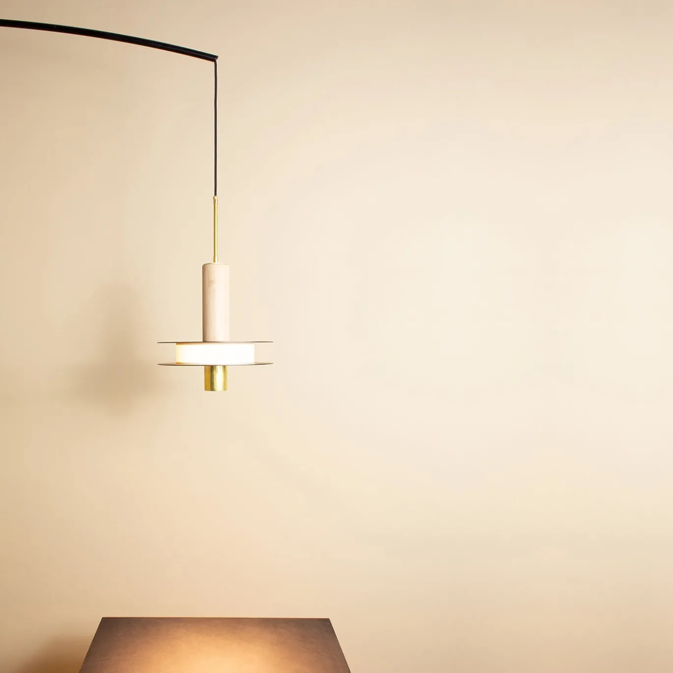 Lampada da parete Curva d'Oriente in acciaio nero