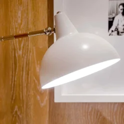 Lampada da parete Hamal bianca di Michele Bönan