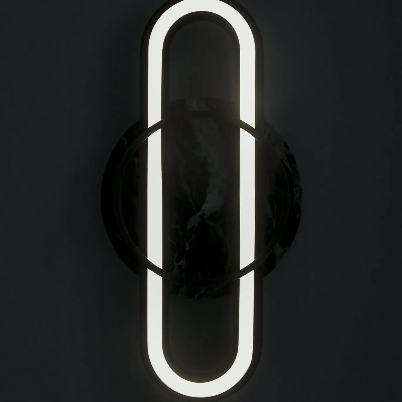 Lampada da parete in ottone e marmo Loop