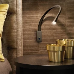 Lampada da parete in pelle Flexiled L60 di King & Roselli