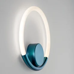 Lampada da parete Loop in metallo blu opaco