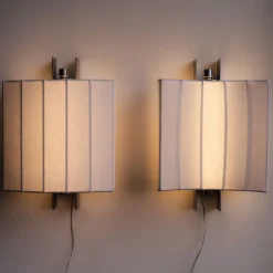Lampada da parete media Capanni B in lino bianco e acciaio