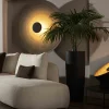Lampada da parete Parabola 1200 Grande in resina dorata spazzolata
