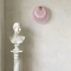 Lampada da parete Rose Shield in vetro rosa