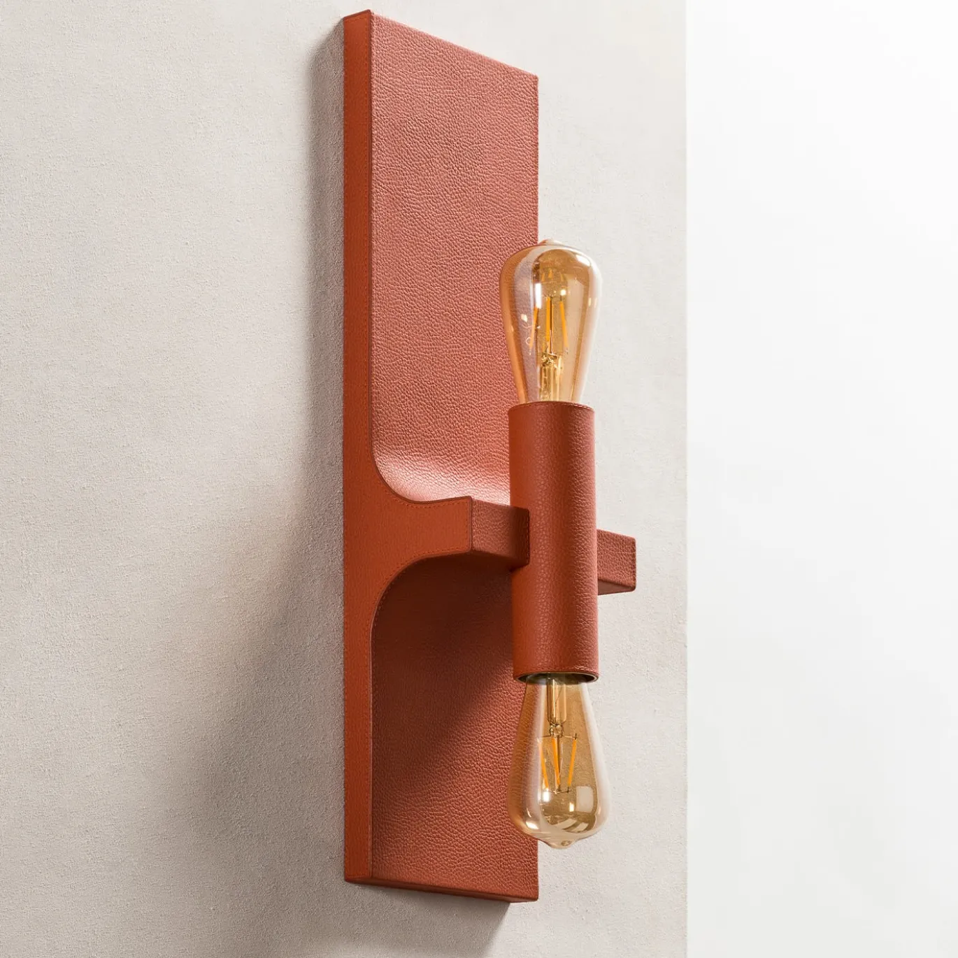 Lampada da parete Walcott Twin in pelle arancione