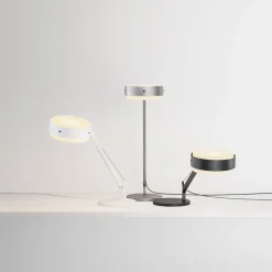 Lampada da scrivania SPZ01 nera con dettagli in ottone