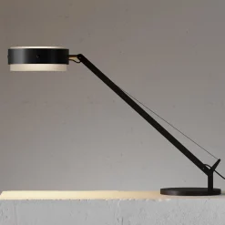 Lampada da scrivania SPZ01 nera con dettagli in ottone