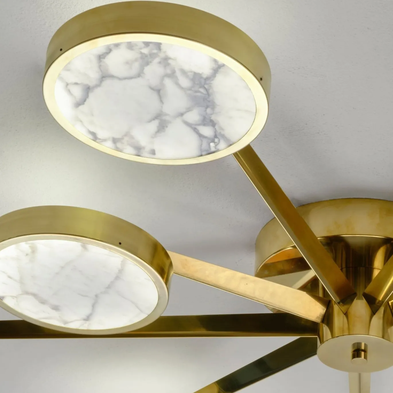 Lampada da soffitto Costellazione Asimmetrica a 9 luci in Ottone e Marmo