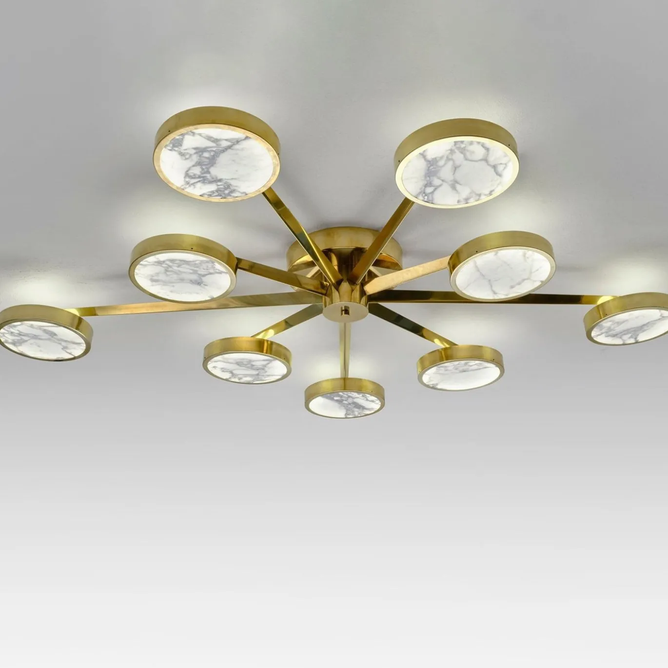 Lampada da soffitto Costellazione Asimmetrica a 9 luci in Ottone e Marmo