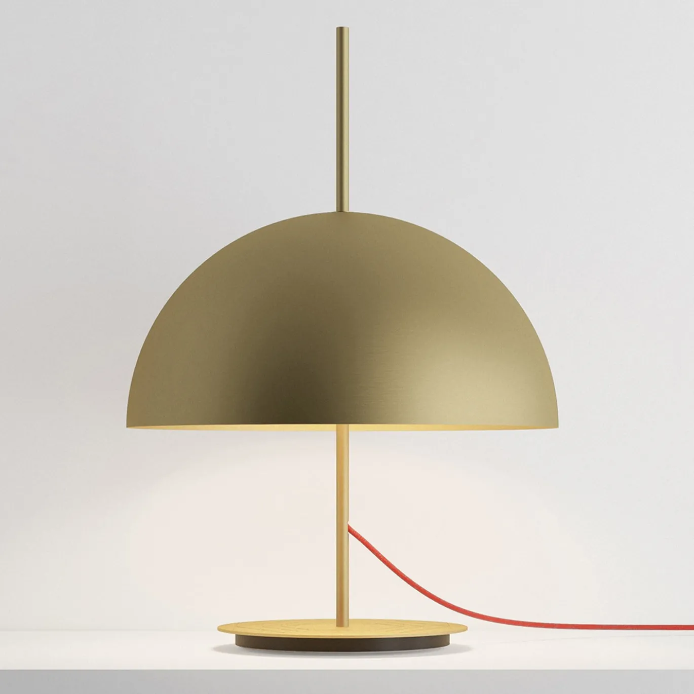 Lampada da tavolo ABT02 in ottone dorato con cavo rosso