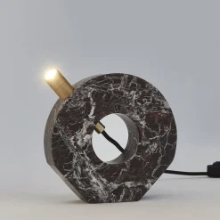 Lampada da tavolo a disco Voyager in marmo Rosso Levanto