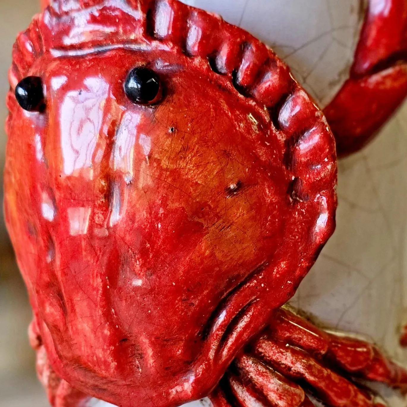 Lampada da Tavolo a Forma di Bottiglia in Ceramica Policroma con Granchio