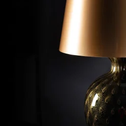 Lampada da tavolo alta nera e dorata #2