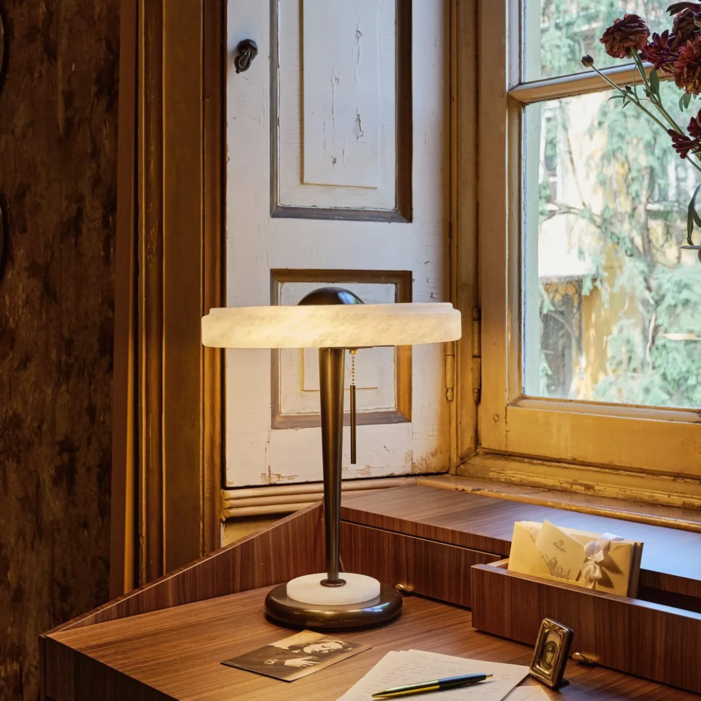 Lampada da tavolo Benny in bronzo e alabastro