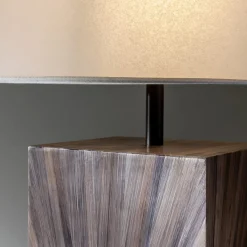 Lampada da tavolo Boote in legno nero e pergamena