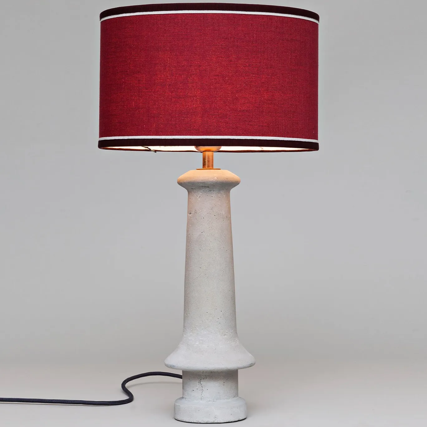 Lampada da tavolo Bordeaux in cemento