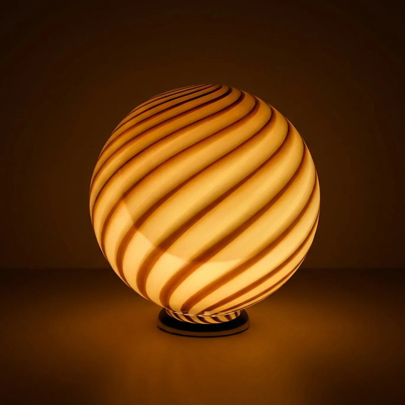 Lampada da tavolo Candy in vetro di Murano Rigadin Ritorto ambra