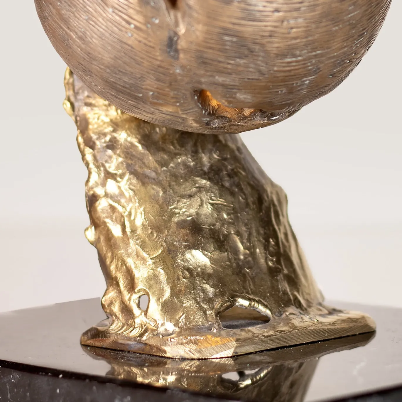 Lampada da tavolo Conifer in bronzo e ottone