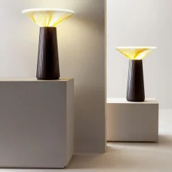 Lampada da Tavolo Cono in Legno Nero e Vetro di Murano
