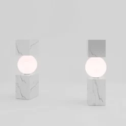 Lampada Da Tavolo CS in Marmo Carrara di Sissy Daniele