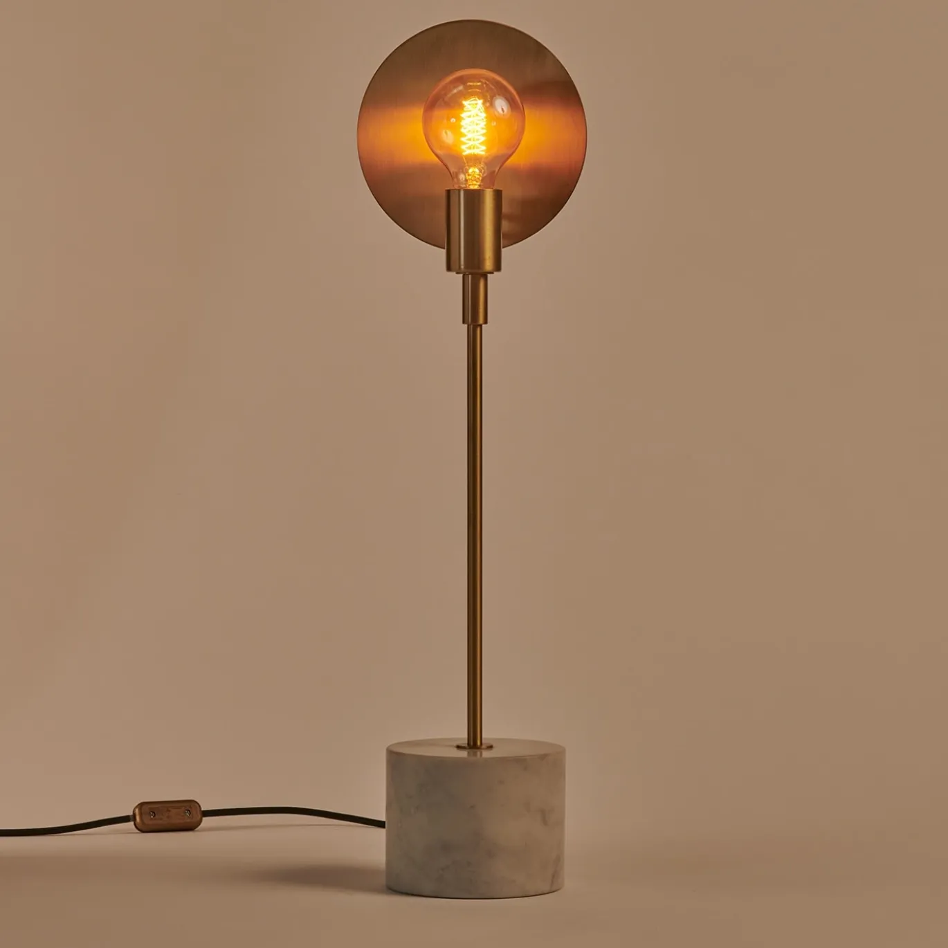 Lampada da tavolo Essential / Vanessa in marmo bianco di Carrara