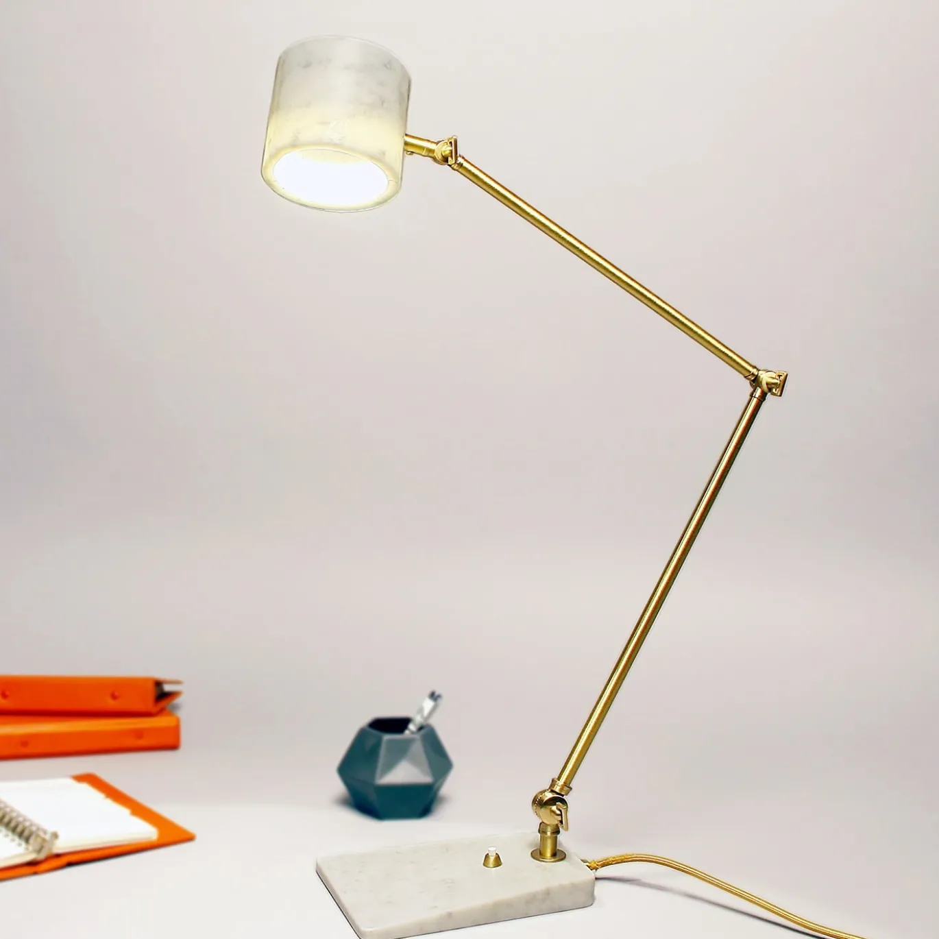 Lampada da tavolo Flamingo in marmo di Carrara