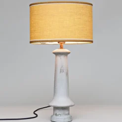 Lampada da tavolo giallo cemento