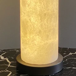 Lampada da tavolo Hortensia in alabastro retroilluminata