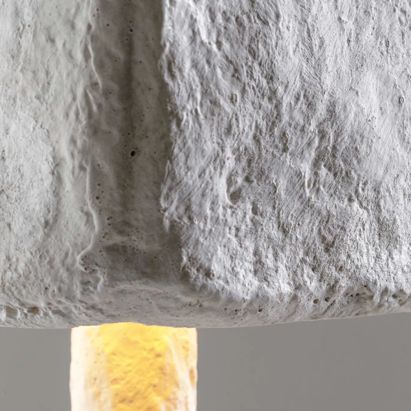 Lampada da Tavolo in Ceramica con Smalto Bianco Testurizzato