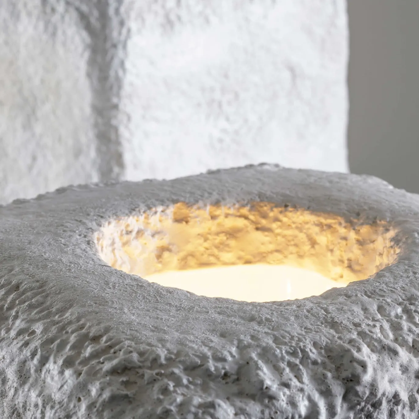 Lampada da Tavolo in Ceramica con Smalto Bianco Testurizzato