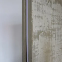Lampada da tavolo in legno rifinito in cemento Milia