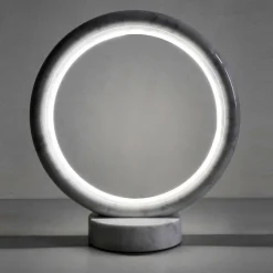 Lampada da tavolo in marmo di Carrara Artemisia di ADL Atelier Design Lab