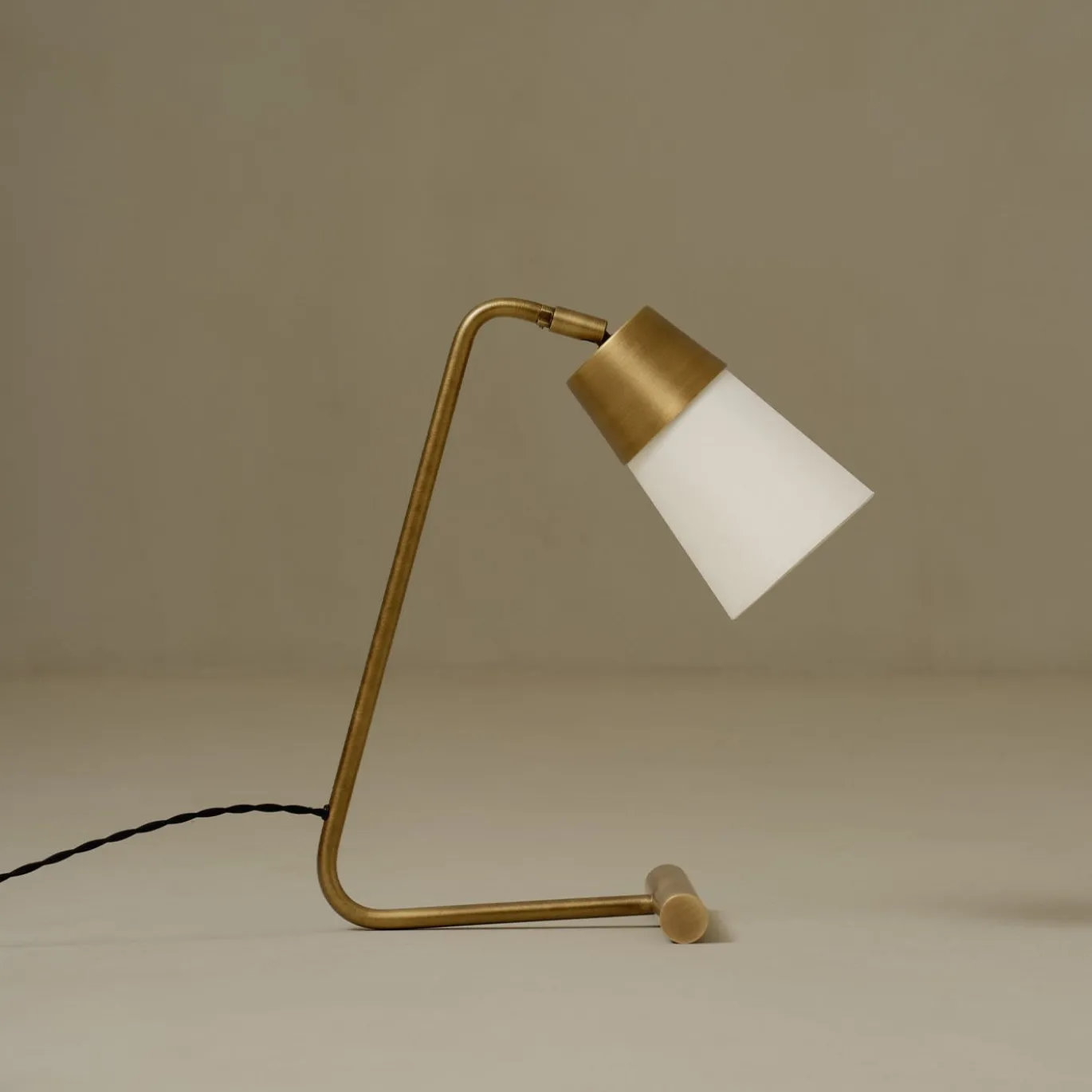 Lampada da tavolo in metallo