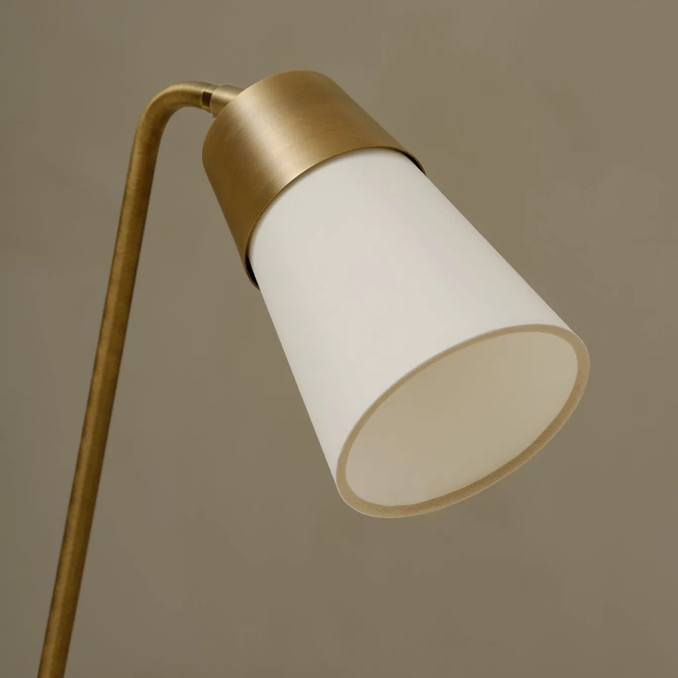 Lampada da tavolo in metallo