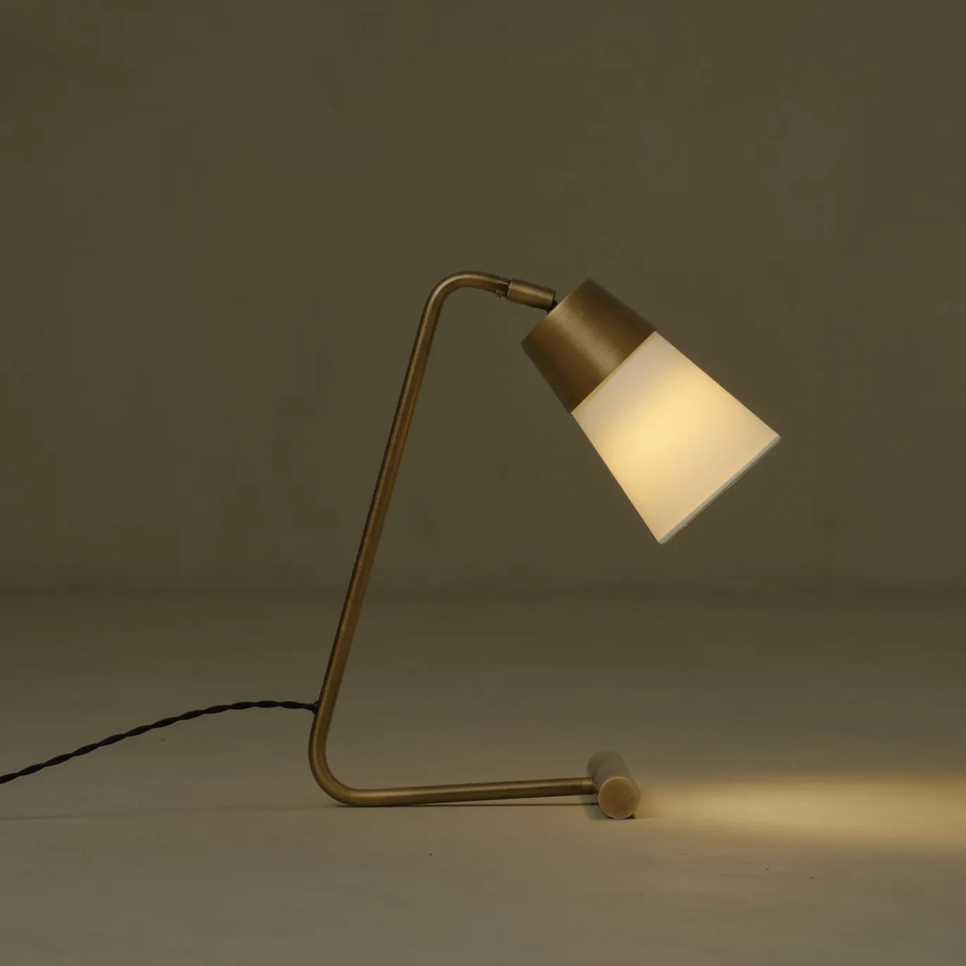 Lampada da tavolo in metallo