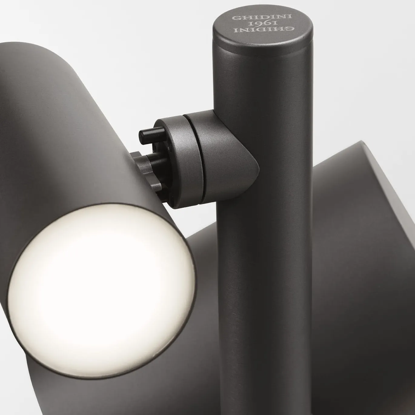 Lampada da tavolo in metallo nero CanCan