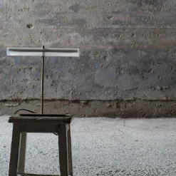 Lampada da tavolo in ottone dorato PPT01