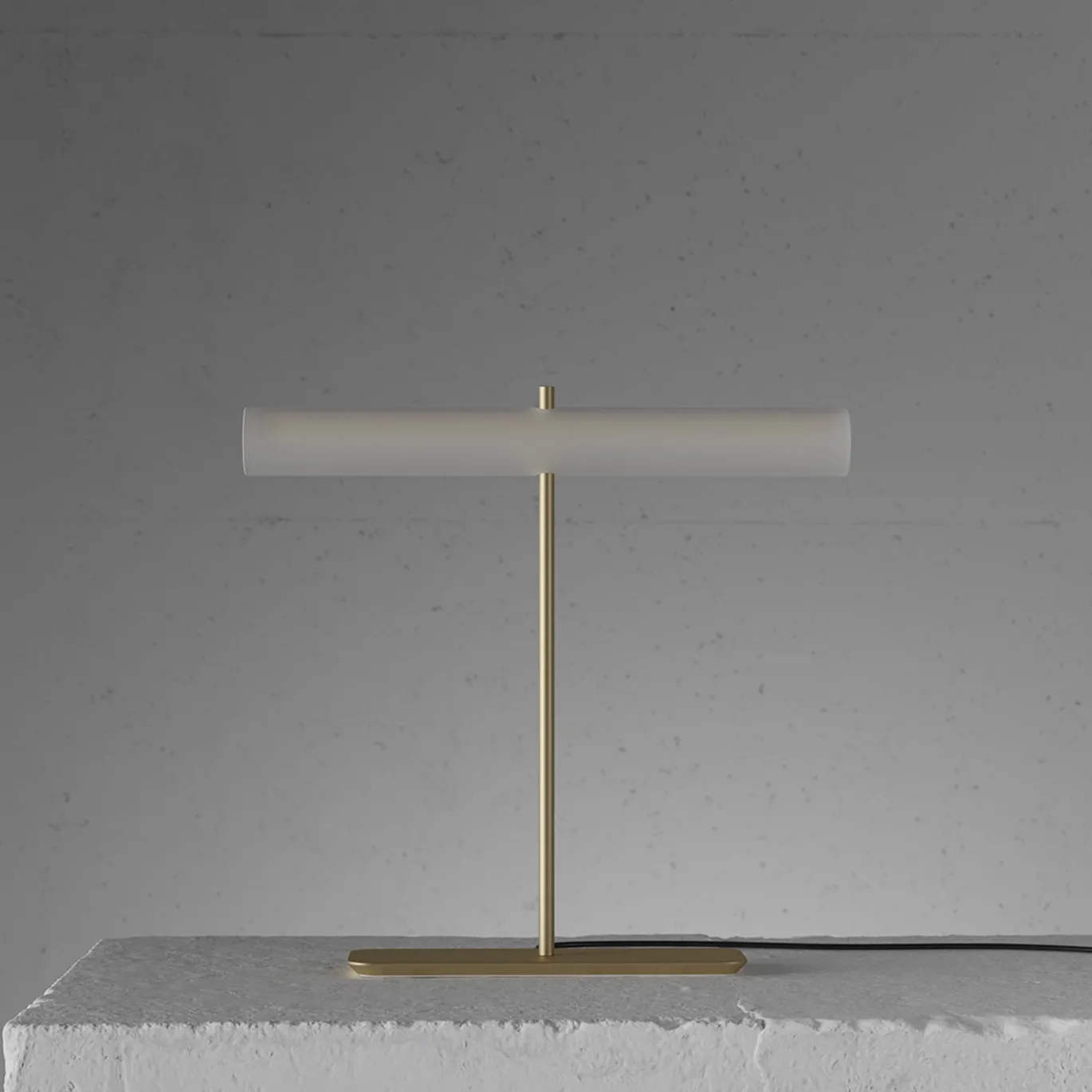 Lampada da tavolo in ottone dorato PPT01