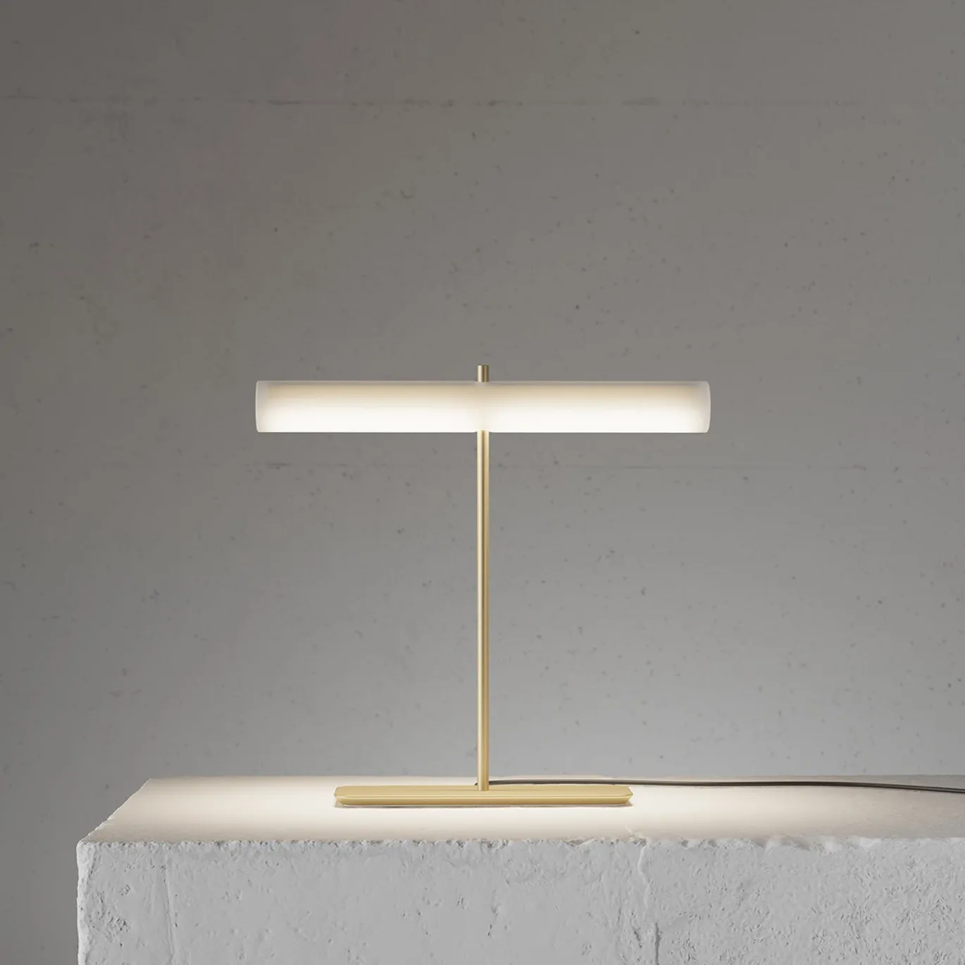 Lampada da tavolo in ottone dorato PPT01
