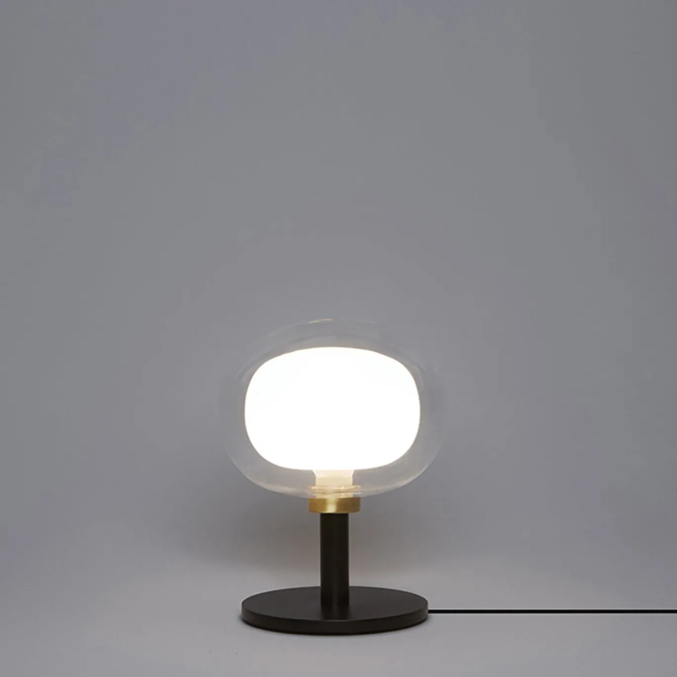 Lampada da tavolo in vetro trasparente Nabila di Corrado Dotti