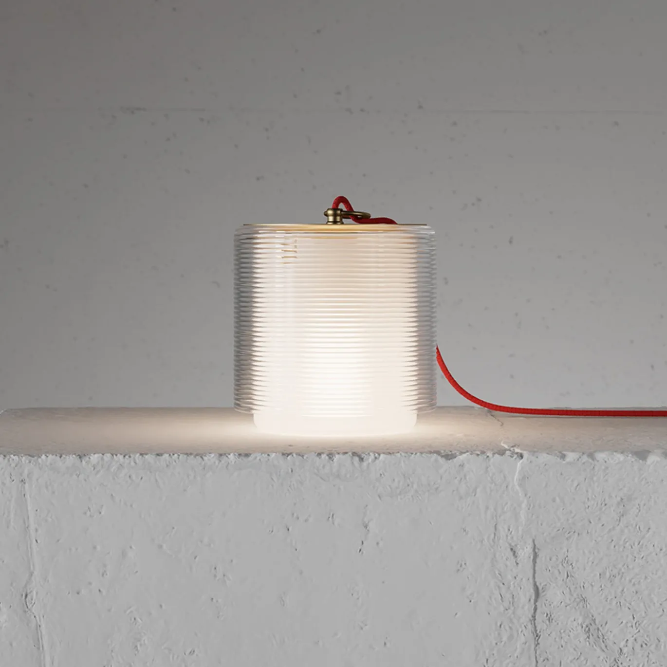 Lampada da tavolo LNT01 con anello in ottone