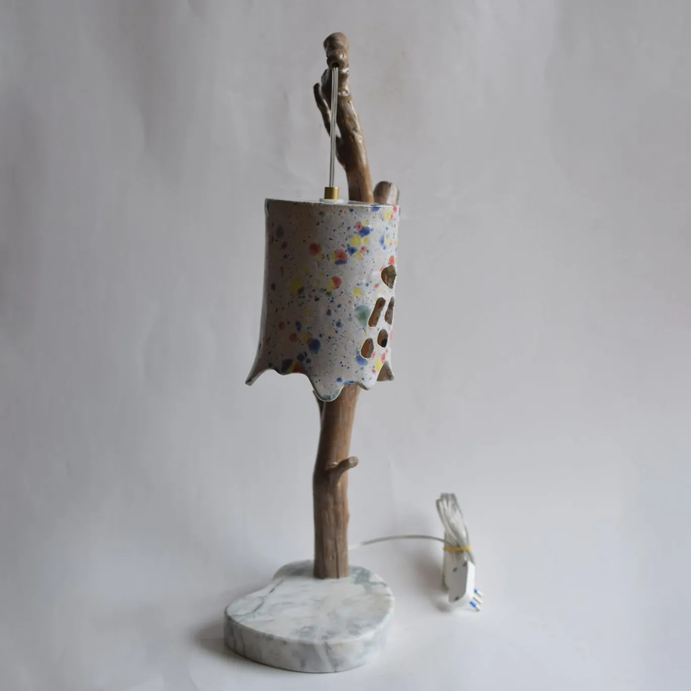 Lampada da tavolo Luma Dipladenia in ceramica e marmo