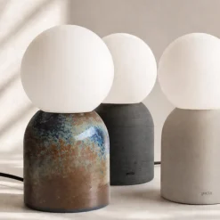 Lampada da tavolo Lume in gres smaltato e vetro opalino