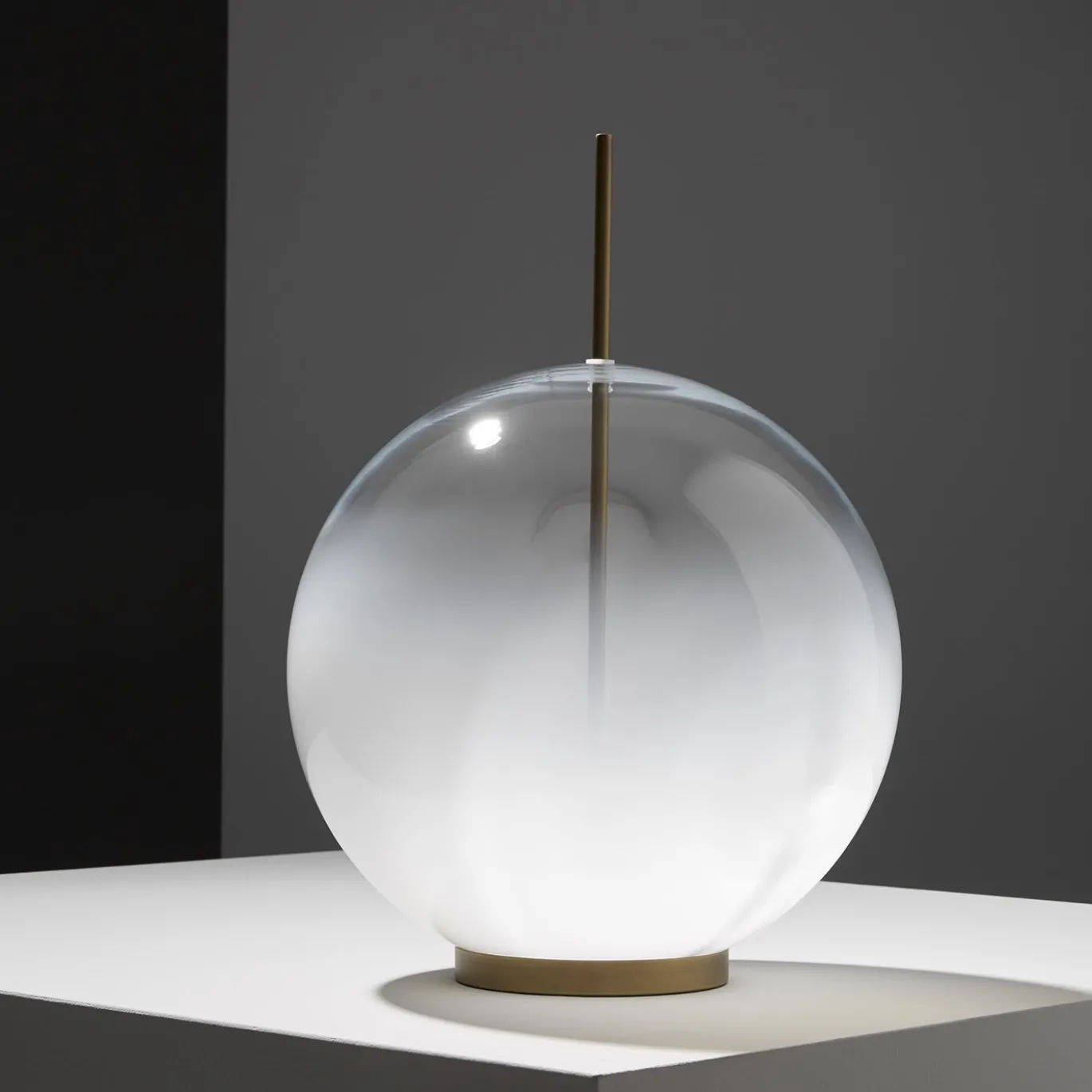 Lampada da Tavolo Misty in Vetro Soffiato Bianco