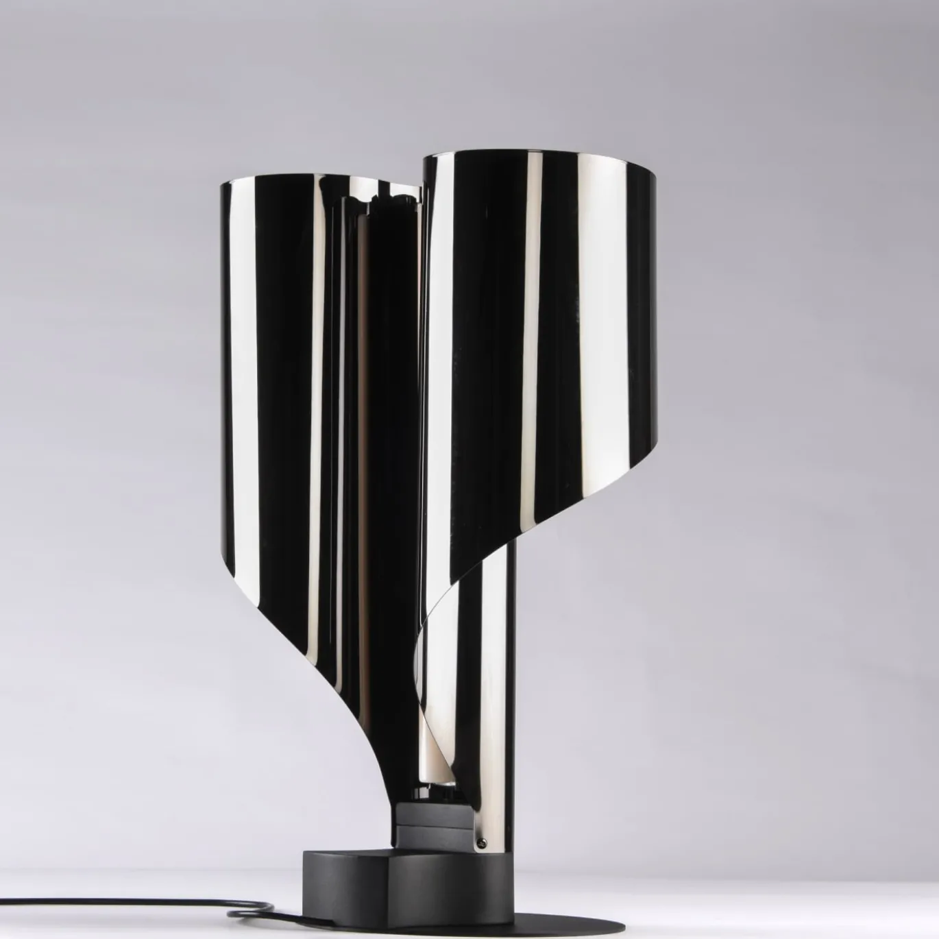 Lampada da tavolo nera SPINNAKER di Corsini Wiskemann